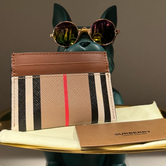 NWT BURBERRY Cardholder❤️⭐️ - Picture 2 of 6